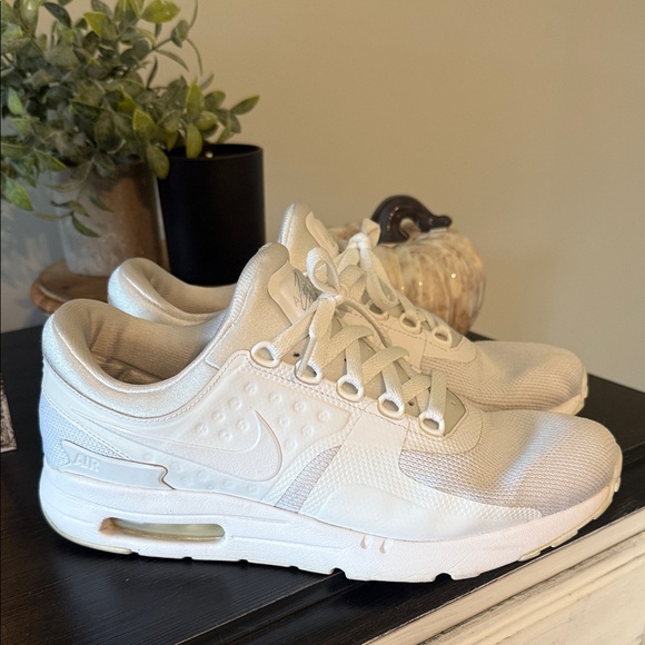 Nike Air White Sneakers - Picture 1 of 3